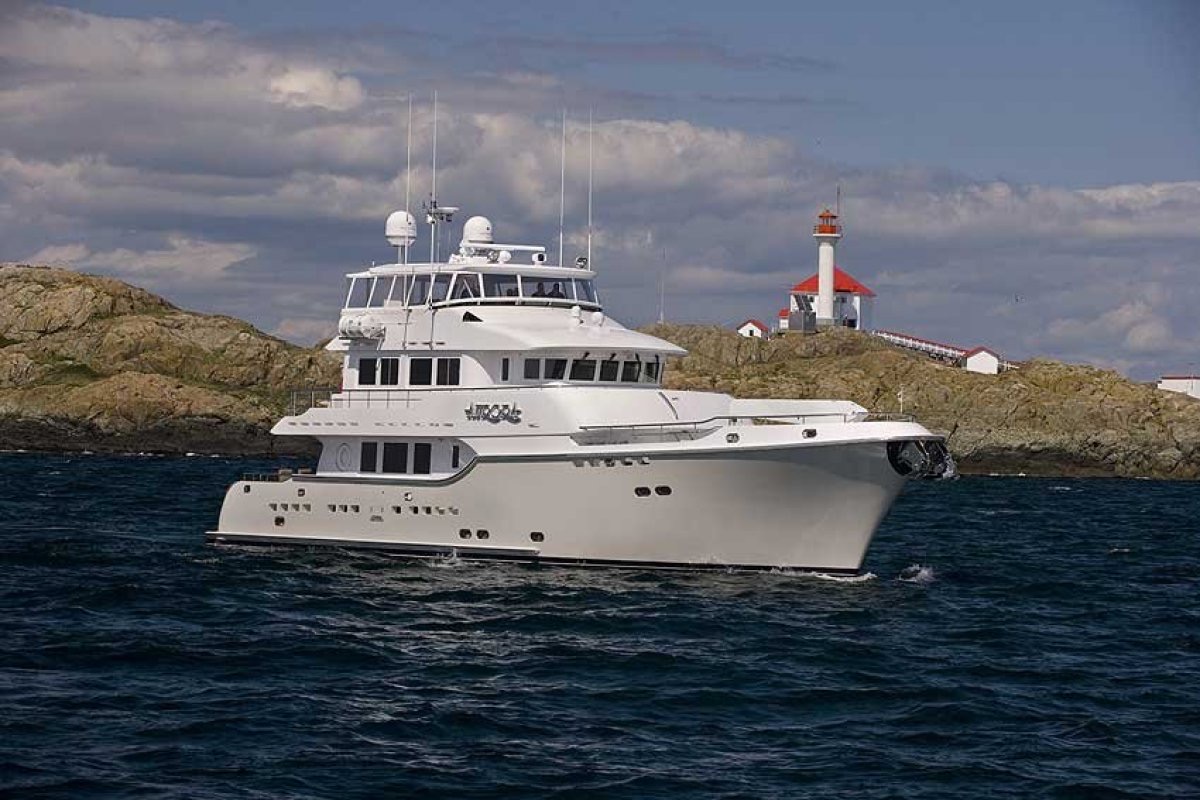 Nordhavn 86 exterior profile on the water, image 01